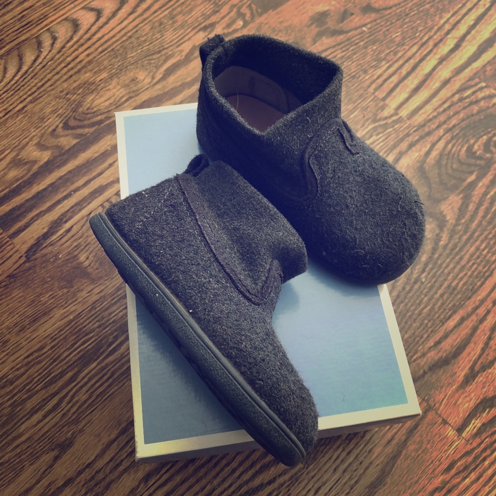 Jacadi charcoal booties- size 6/22
